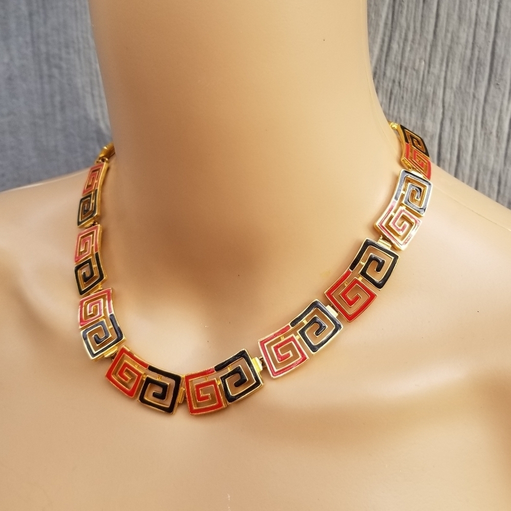 GIVENCHY VINTAGE RARE GOLDTONE WITH BLACK & RED ENAMEL LOGO COLLAR  NECKLACE - Picture 2 of 10